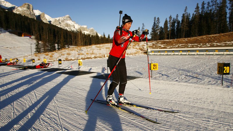 Fotografija: Na biatlonskem prizorišču v kanadskem Canmoru še vedno kraljuje polarni mraz. FOTO: Reuters