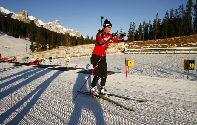 Na biatlonskem prizorišču v kanadskem Canmoru še vedno kraljuje polarni mraz. FOTO: Reuters