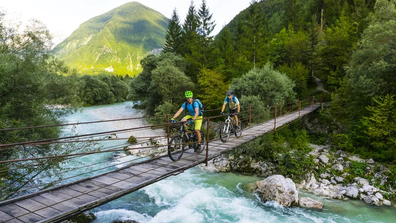 Fotografija: Kolesarska pot Trans Slovenija 1 predstavlja začetek dinarske poti. Pot od naše severozahodne tromeje do Obale je že pred dvema letoma obiskalo približno 2000 kolesarjev. Foto Uroš Švigelj