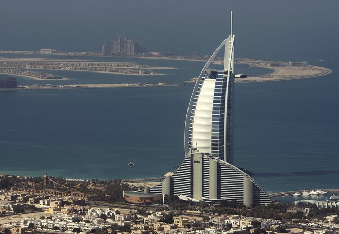 V Dubaju turisti ne potrebujejo mednarodnega vozniškega dovoljenja, rezidenti pa.