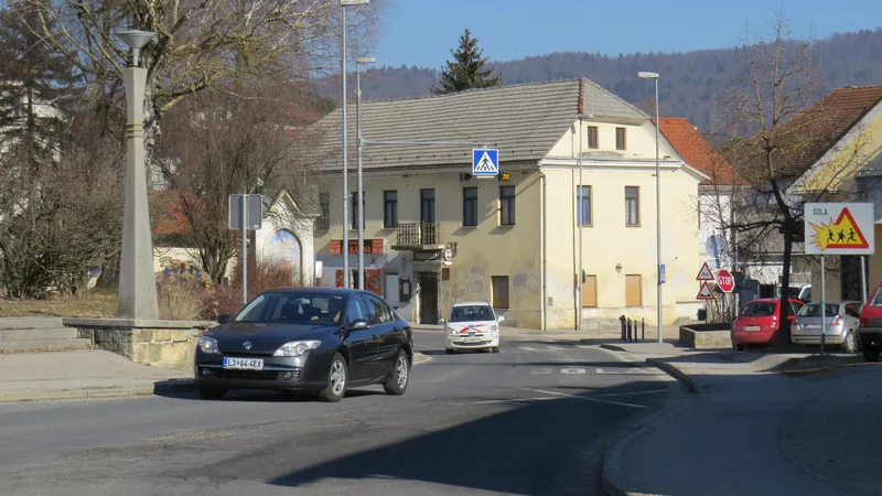 Fotografija: V Moravčah imajo poleg neuglednega občinskega središča težave tudi s pitno vodo, ki jo je treba pred uporabo klorirati. FOTO: Bojan Rajšek/Delo