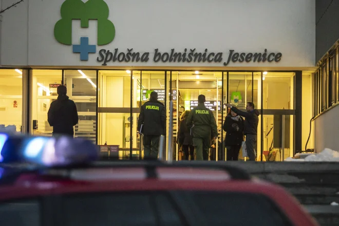 Požar v jeseniški bolnišnici je povzročil veliko škodo. FOTO: Voranc Vogel/Delo