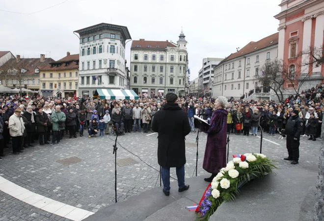 Opoldanski recital Prešernove poezije se je iz Ljubljane razšril v Maribor in Novo Gorico. FOTO: Delo