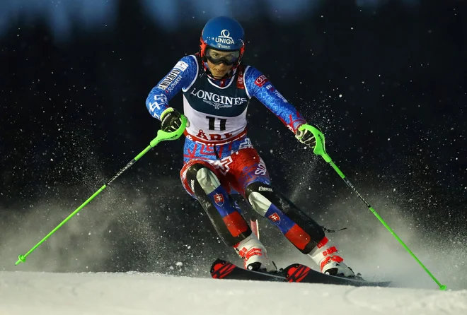 Petra Vlhova je za Slovaško osvojila prvo posamično kolajno na smučarskih SP. FOTO: Denis Balibouse/Reuters