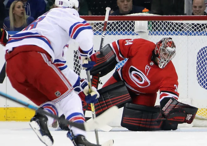 Petr Mrazek je drugič v sezoni ohranil mrežo nedotaknjeno. FOTO: Bruce Bennett/AFP