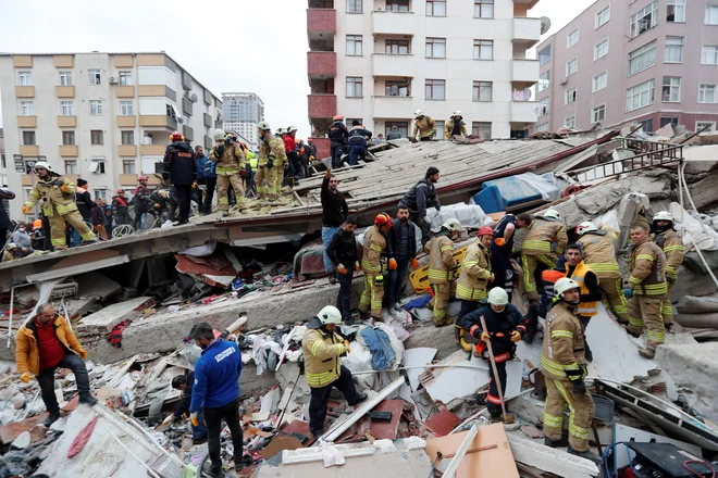V nesreči je umrlo najmanj 17 ljudi. FOTO: Murad Sezer/Reuters