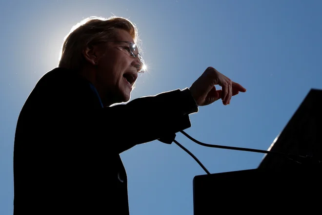 Elizabeth Warren med naznanitvijo kandidature v mestu Lawrence. FOTO: Brian Snyder/Reuters