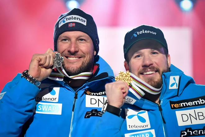 Štafeto vodje norveške ekipe med tekmovalci je od Svindala prevzel Kjetil Jansrud, novopečeni svetovni prvak v smuku (desno). FOTO: AFP