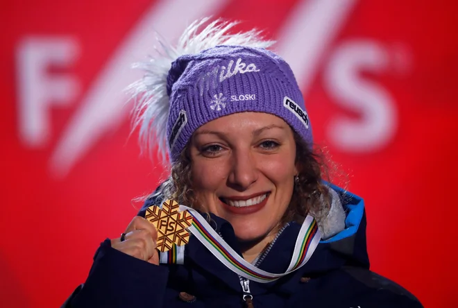 Ilka Štuhec je po St. Moritzu 2017 še drugič prejela zlato snežinko za zmago v smuku. FOTO: Leonhard Foeger/Reuters