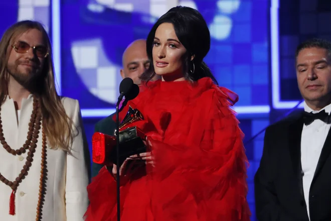 Kacey Musgraves ob prevzemu nagrade za album leta. FOTO: Mike Blake/Reuters