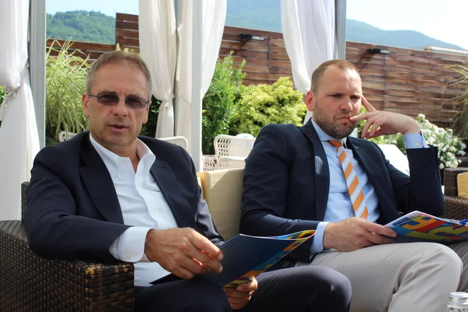 Nekdanja predsednik uprave Hita Janez Mlakar in član uprave Tevž Korent. FOTO: Blaž Močnik