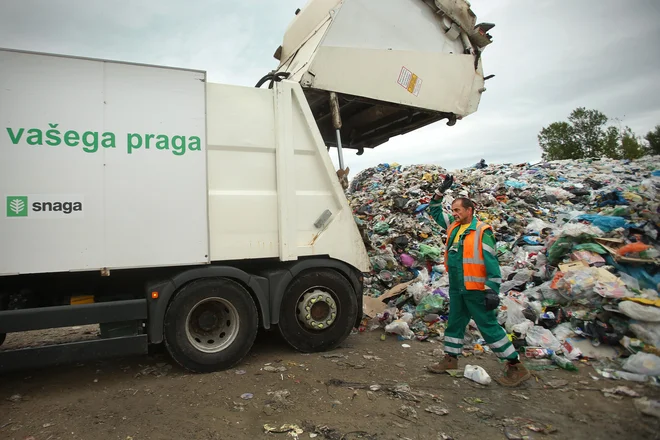 Delavci Snage so zaskrbljeni zaradi morebitne pripojitve družbe k javnemu podjetju Vo-Ka.&nbsp; FOTO: Jure Eržen/Delo