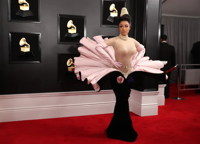 Cardi B. je na podelitev grammyjev prišla v skoraj četrt stoletja stari Muglerjevi obleki.<br />
Foto Reuters