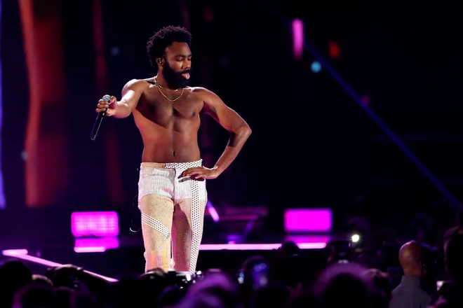 Vsestransko nadarjeni Childish Gambino odpira oči rasistični Ameriki. Foto Reuters