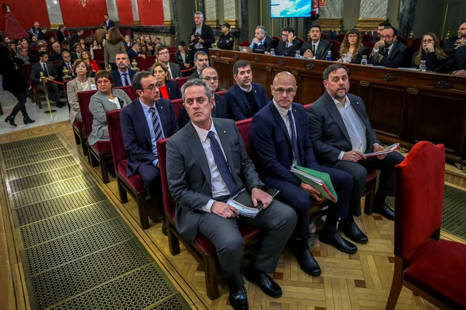 Dvanajsterica obtoženih katalonskih independentistov. FOTO: Reuters