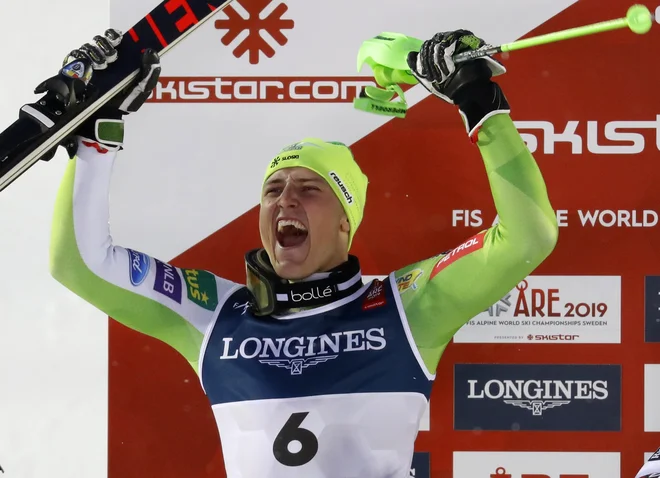 Štefan Hadalin še ni povsem dojel svojega vellikega uspeha na kombinacijski tekmi. FOTO: Reuters