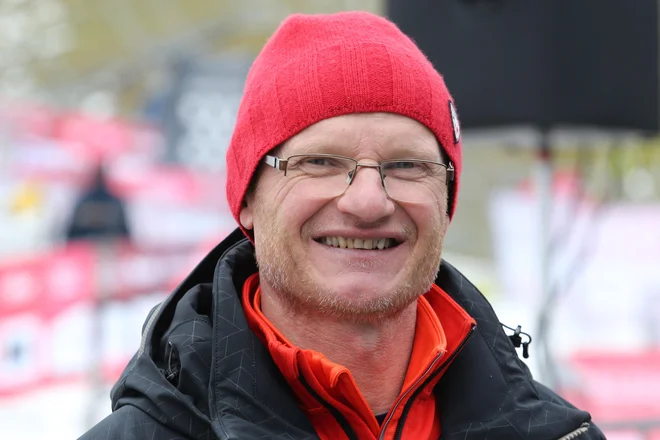 Lojze Debelak skrbi za smuči Fride Hansdotter od njenega prvega štarta v svetovnem pokalu. Foto Tomi Lombar
