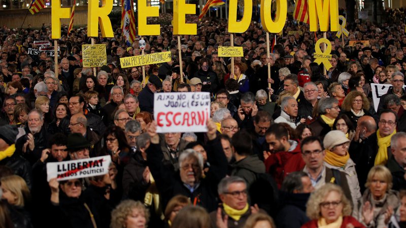 Fotografija: Liberalne demokracije, ki smo jih vzpostavili s težko borbo, se po celi Evropi opotekajo pod vse večjo silo skrajne desnice. FOTO: Reuters