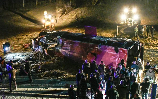 Na avtobusu je bilo okoli 50 potnikov. FOTO: AFP