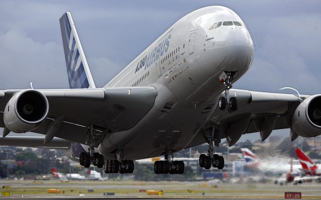 Letalo je lahko sprejelo od 500 do 850 potnikov. FOTO: Torsten Blackwood/AFP