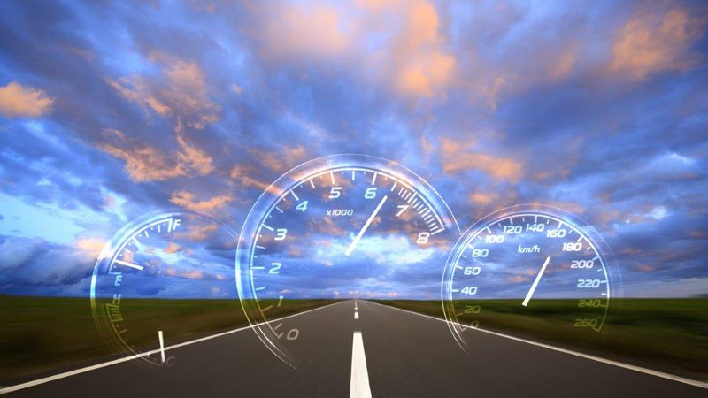 Fotografija: Evropska unija glede največje dovoljene hitrosti na cestah v različnih državah ni povsem enotna. FOTO: Shutterstock