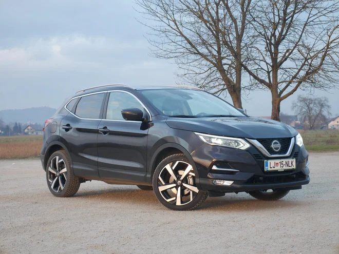 Nissan qashqai je letos dobil predvsem manj vidne osvežitve, kot sta nov 1,3-litrski bencinski motor in dvosklopčni samodejni menjalnik DCT. Foto Boštjan Okorn