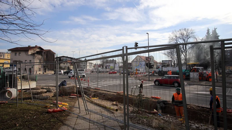 Fotografija: Dela v križišču med Drenikovo ulico, Celovško cesto in ulico Na Jami FOTO: Tia Pongrac