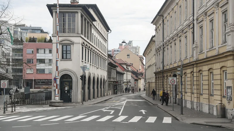 Fotografija: Zdajšna podoba Poljanske ceste je klavrna in tudi za turiste precej nezanimiva. Foto Uroš Hočevar