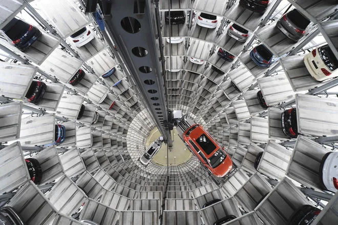 Nemška industrija bo moral najti nove poslovne modele za rast in tekmo z ZDA in Kitajsko.FOTO Reuters