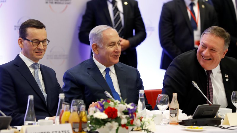 Fotografija: Poljski premier Mateusz Morawiecki, izraleski premier Benjamin Netanjahu in ameriški državni sekretar Mike Pompeo na mednarodni konferenci o Bližnjem vzhodu. FOTO: Kacper Pempel/Reuters