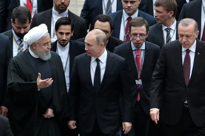 Rusija, ki skupaj z Iranom podpira sirski režim, je lani s Turčijo dosegla dogovor o prekinitvi ognja, ki je preprečil ofenzivo sirskega režima na Idlib. FOTO: Reuters