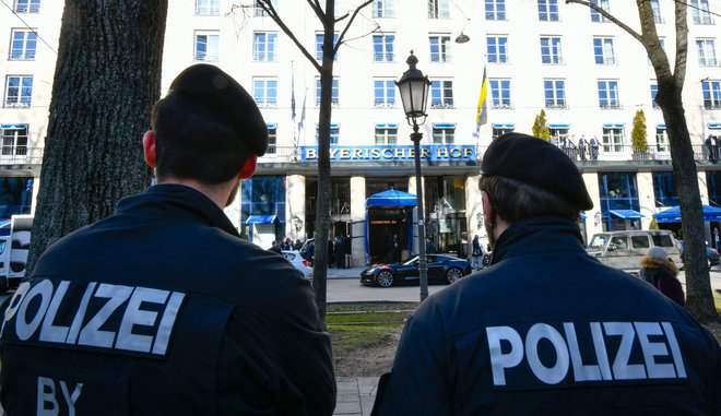 55. Münchenska varnostna konferenca bo potekala v hotelu Bayerischer Hof. FOTO: THOMAS KIENZLE / AFP