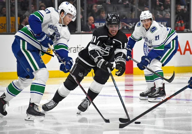 Anže Kopitar in soigralci na domačem ledu niso strli kanadske ekipe iz Vancouvra. FOTO. Reuters