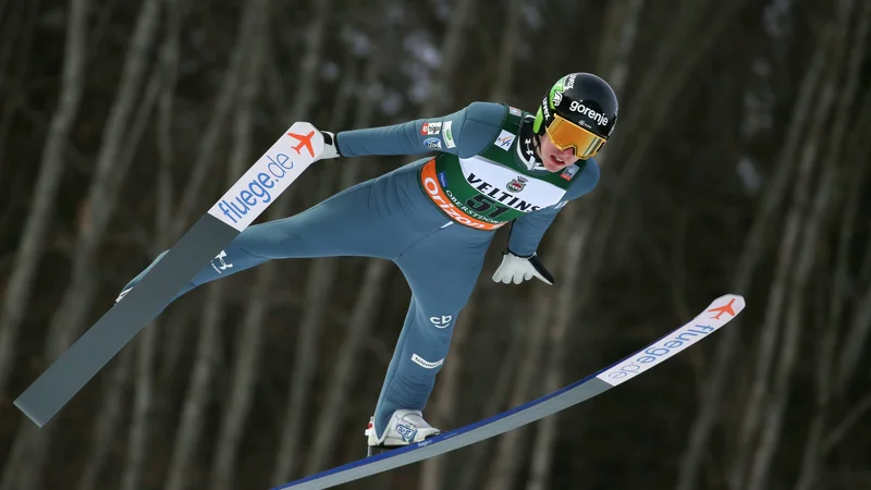 Fotografija: Timi Zajc in ostali Slovenci so jadrali na stopničke. FOTO: Karl-Josef Hildenbrand/AFP