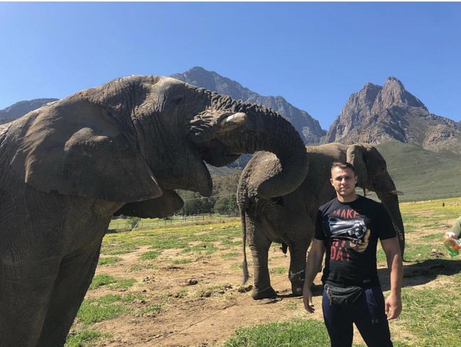Ljubljanski težkokategornik Haris Aksalič je naredil velik vtis na Južnoafričane, nanj pa tamkajšnji sloni. FOTO: Kakaloda Promotions