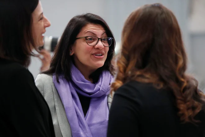 Rashida Tlaib je ena od dveh muslimanskih poslank v predstavniškem domu, ki kritično presojata odnos izraelske vlade do palestinskega vprašanja. FOTO: Pablo Martinez Monsivais/REUTERS