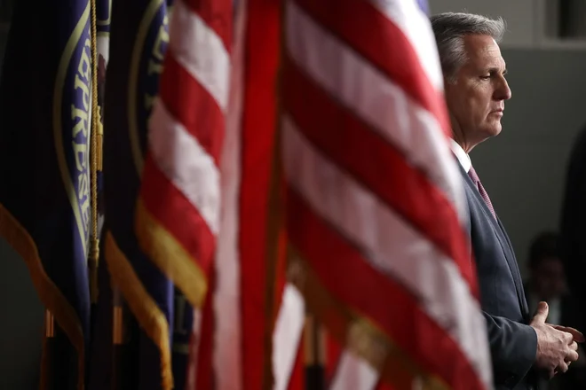 Kevin McCarthy je še pred nekaj meseci premožne Američane židovskega porekla obtoževal, da skušajo »kupiti« kongresne volitve. FOTO: Chip Somodevilla/Afp