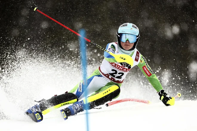 Meta Hrovat je bila na prvi progi na dobri poti za uvrstitev med deset najboljših. FOTO: Reuters.