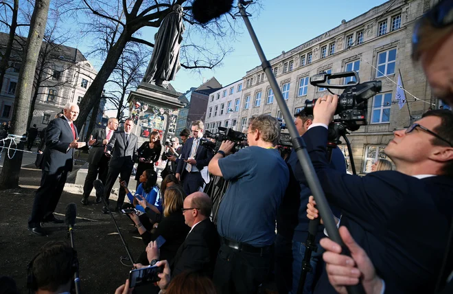 Ameriškemu podpredsedniku Miku Penceu med obiskom v bavarski prestolnici ni uspelo prepričati evropskih zaveznic o tem, da je pot, ki so jo ubrale ZDA, prava. FOTO: Reuters