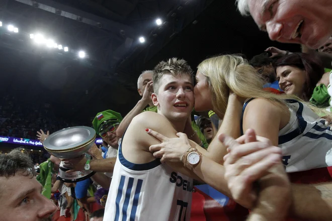 Luka Dončić se je iz Charlotta skupaj z Anamario Goltes odpravil v Cancun na krajši oddih na plaži. FOTO: Blaž Samec/Delo