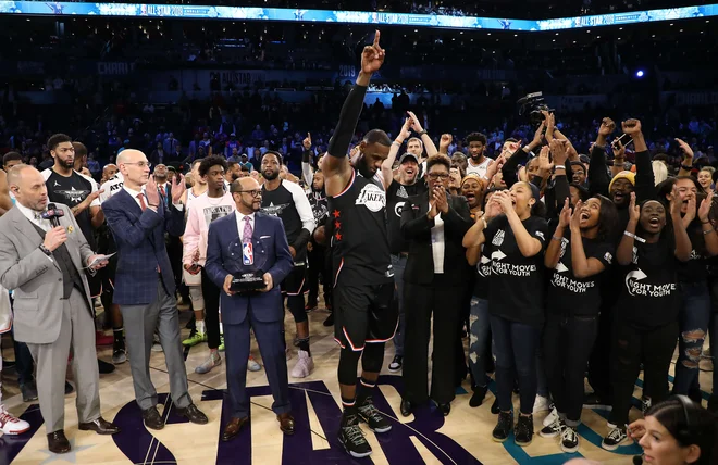 LeBron James je kapetansko popeljal svoje moštvo do prestižne zmage na 68. tekmi vseh zvezd. FOTO: AFP