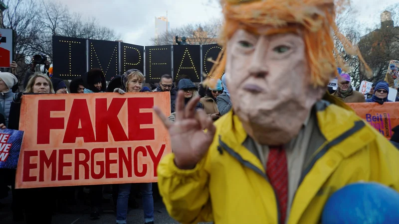 Fotografija: Na dan predsednika je 16 zveznih držav s Kalifornijo na čelu vložilo tožbo proti Trumpu. FOTO: Go Nakamura/Reuters