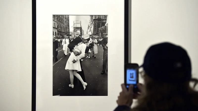 Fotografija: Znamenita fotografija je bila ena od štirih, ki jih je Eisenstadt posnel za Life Magazine. FOTO: AFP