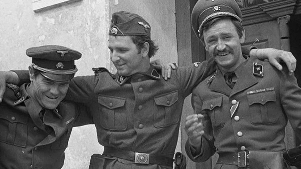 Fotografija: Snemanje televizijske nadaljevanke Vos II v letih 1970 in 1971 v Bistri, in sicer druge serije v režiji Franca Štiglica. Na posnetku z leve: Lojze Rozman, Iztok Jereb in Dare Valič.
Foto: Edi Šelhaus