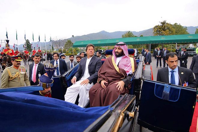 Savdski prestolonaslednik Mohamed bin Salman se je v nedeljo in ponedeljek mudil v Pakistanu. Danes svoj obisk nadaljuje v Indiji. FOTO: Reuters