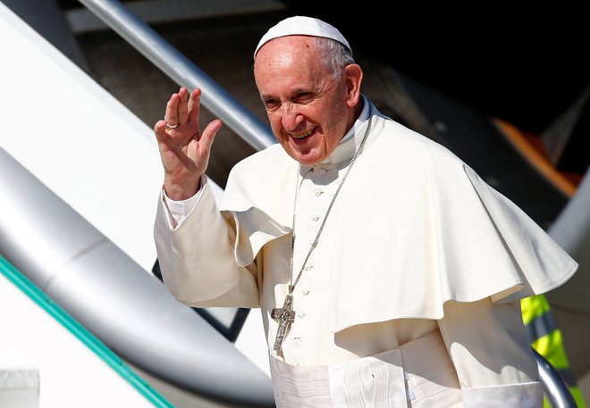 Stališča papeža Frančiška so jasna: duhovnik, ki zaplodi otroka, ne more več ostati v duhovniškem stanu. FOTO: Reuters