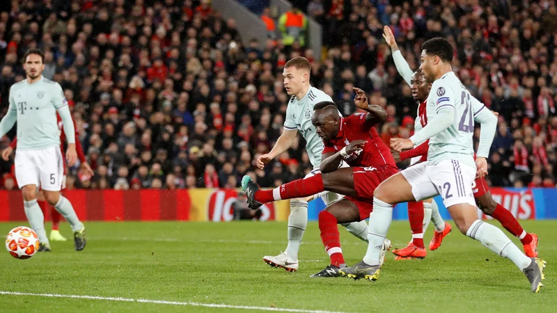 Fotografija: Sadio Mane (v sredini) je zapravil najlepšo Liverpoolovo priložnost proti Bayernu. FOTO: Reuters