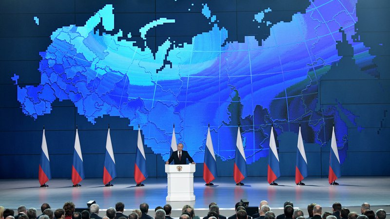 Fotografija: Najbolj aktualno vprašanje v odnosih med Rusijo in ZDA je po Putinovih besedah ameriška enostranska odpoved sporazumu o uničenju jedrskih izstrelkov kratkega in srednjega dosega. FOTO: Sputnik/Reuters