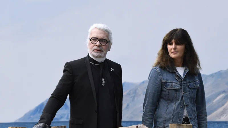 Fotografija: Karl Lagerfeld in Virginie Viard sta bila odlična sodelavca in tesna prijatelja. FOTO: AFP