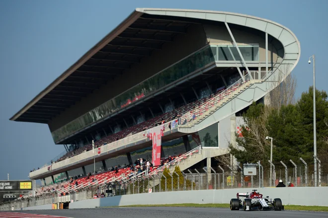 Kimi Räikkönen se v alfi romeo očitno dobro znajde. FOTO: Josep Lago/AFP